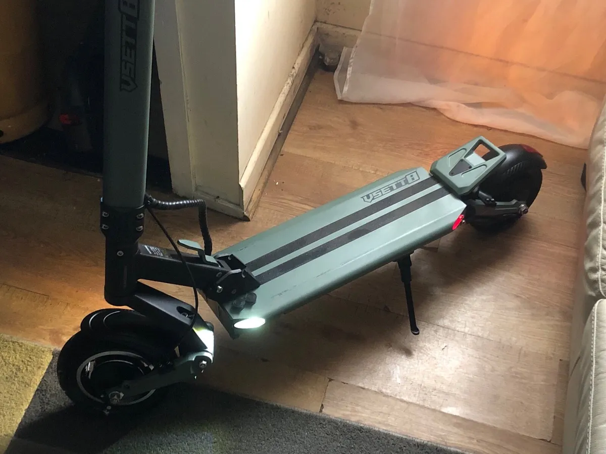 VSETT 8 ELECTRIC SCOOTER - Image 3
