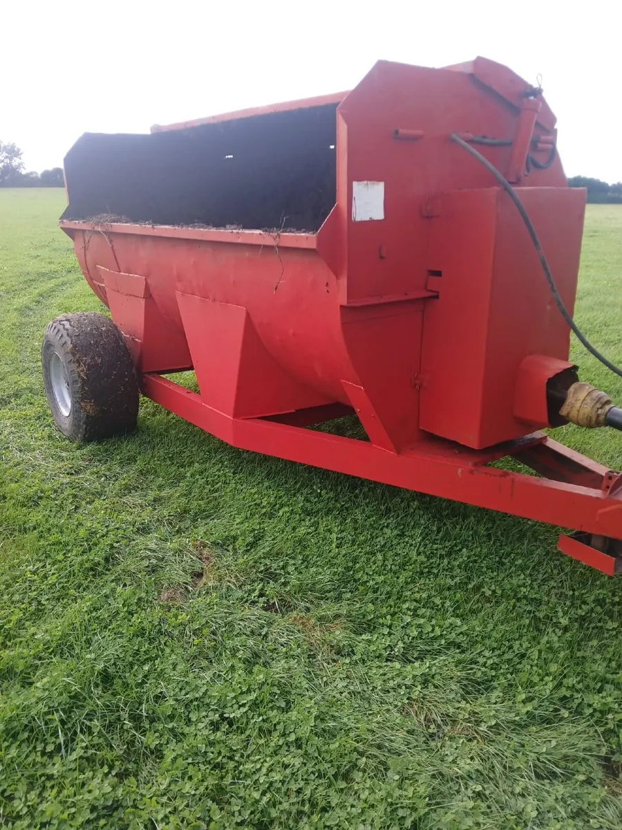Dung speader for sale - Image 1