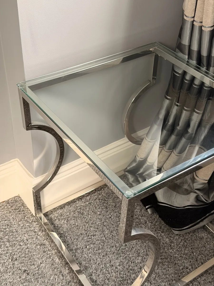 Chrome glass top coffee table - Image 1
