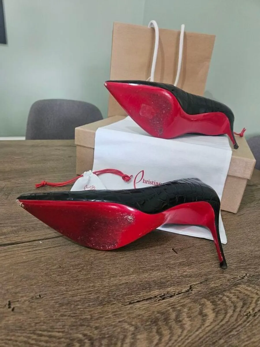 Christian Louboutin Kate 85 Pumps Black Embossed Leather - Image 2