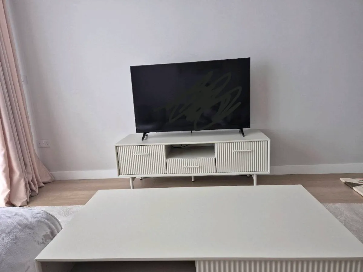 Tv table - Image 1