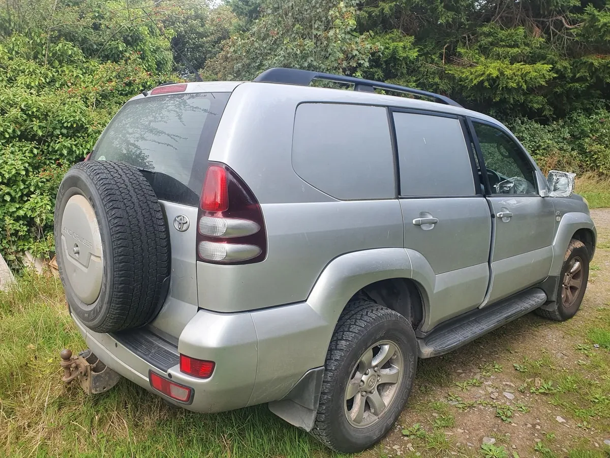 Toyota Land Cruiser 2010 - Image 3