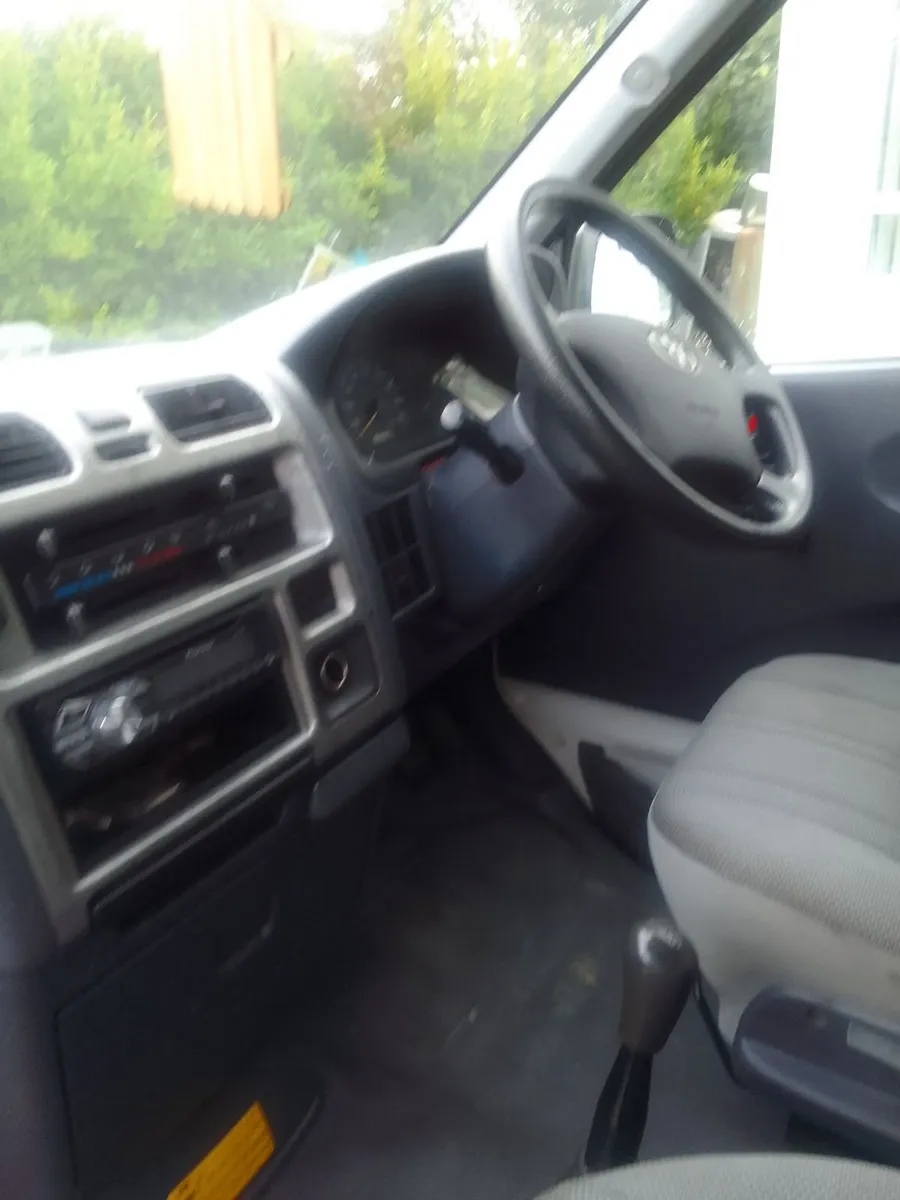 Toyota HiAce 2007 - Image 2