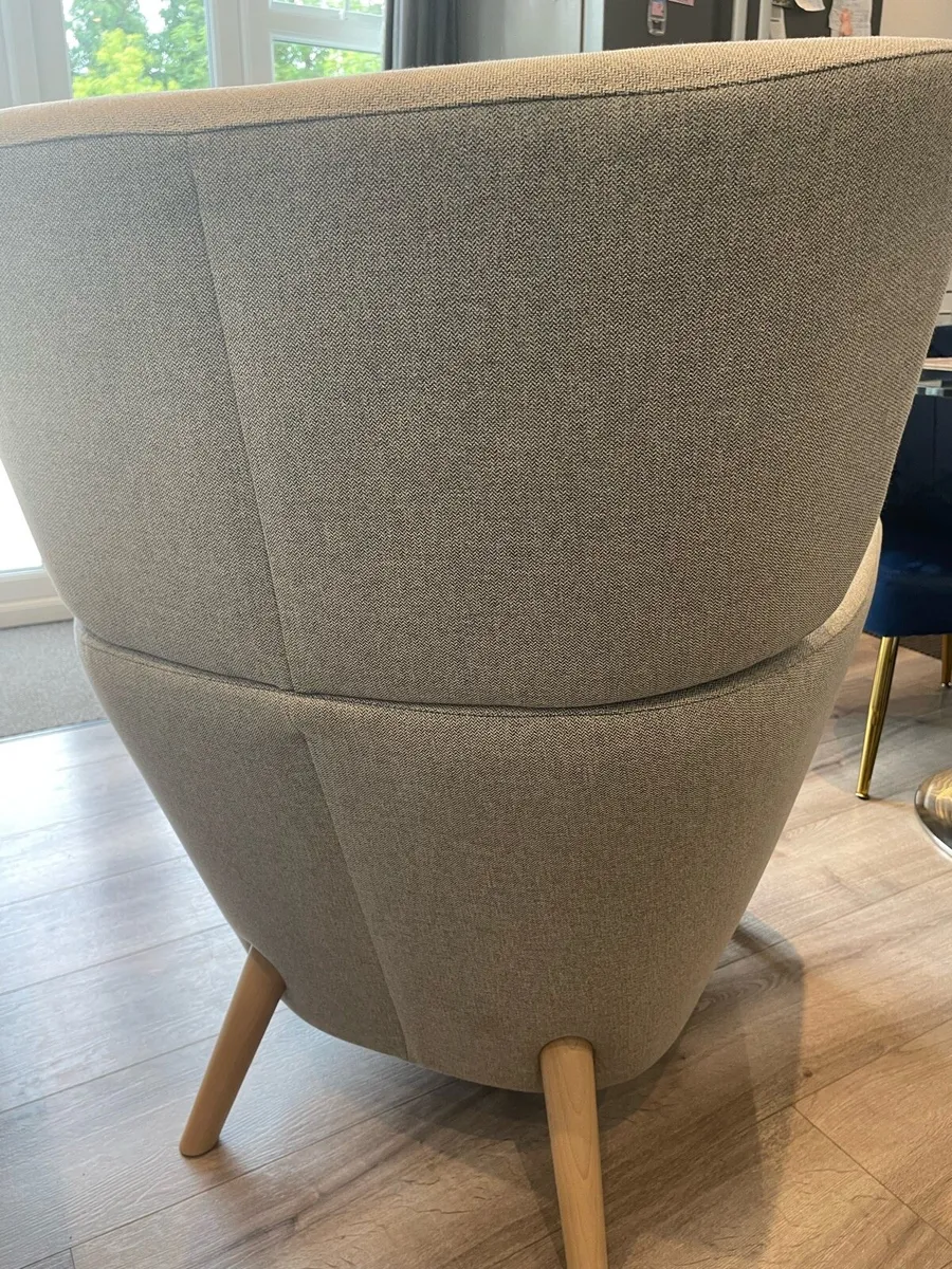Amazing feature armchair - Image 3