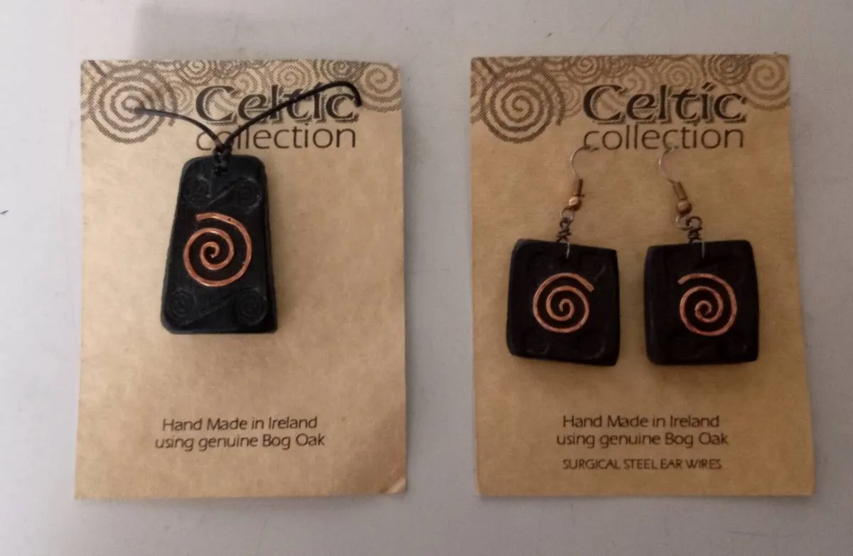 Turf Earrings And Pendant - Image 1