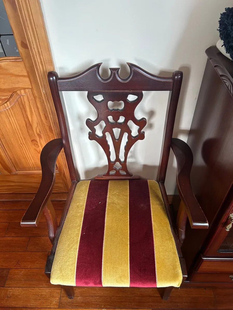 Antique style dining table and chairs - Image 2