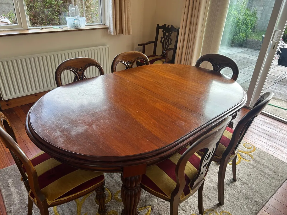 Antique style dining table and chairs - Image 3