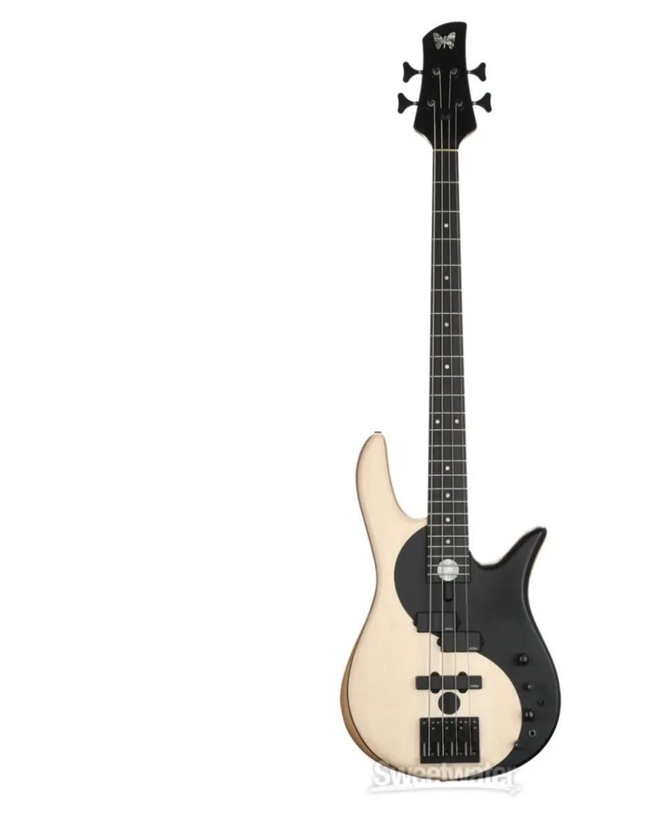 Bass guitar - Image 1