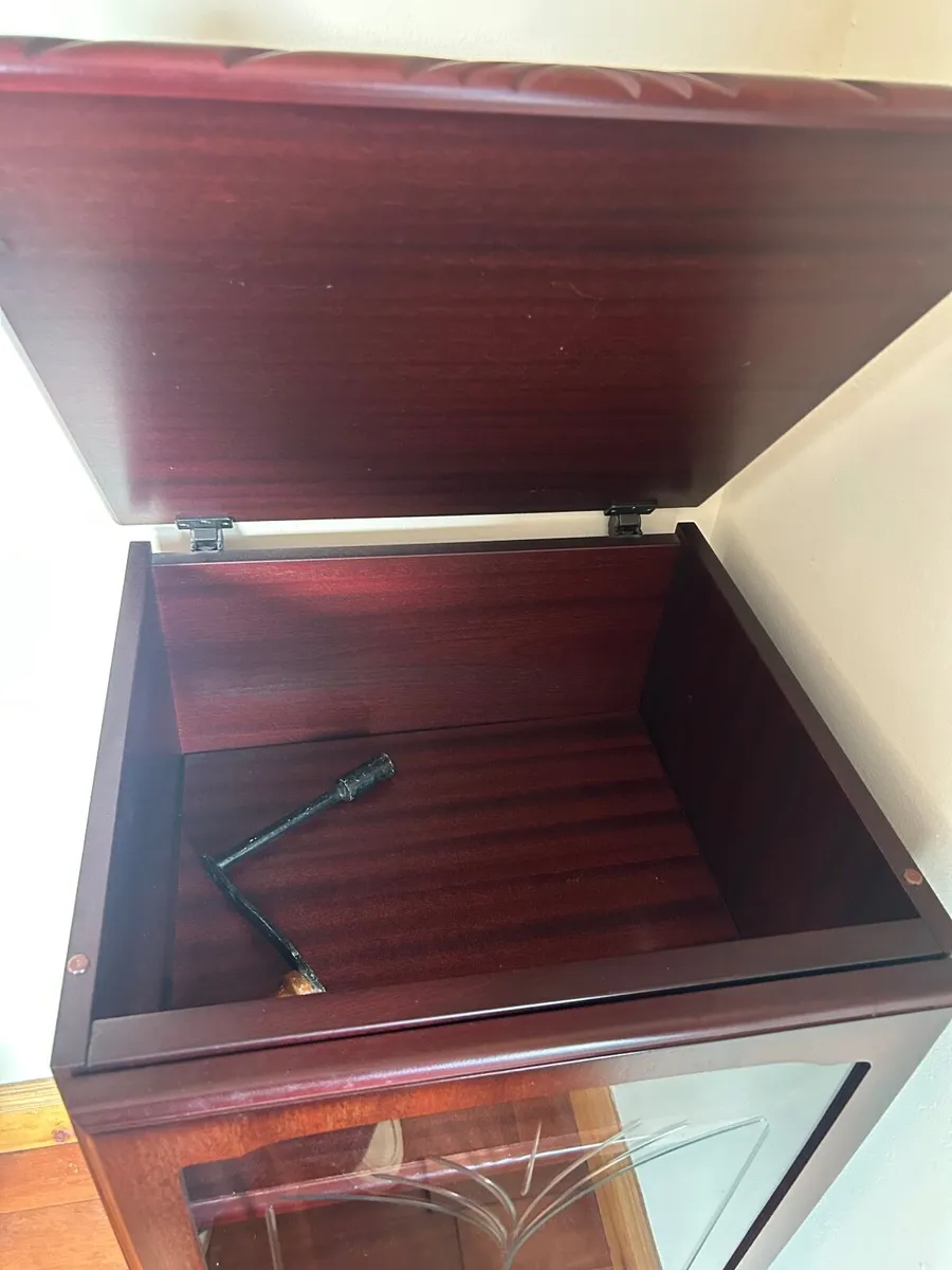 Music cabinet - Image 1