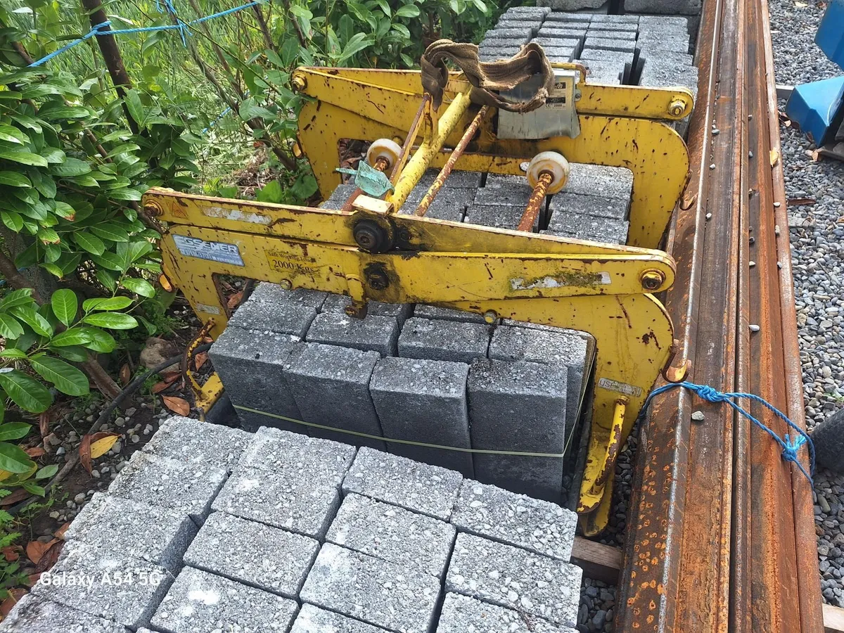 Block grabs both working perfectly - Image 3