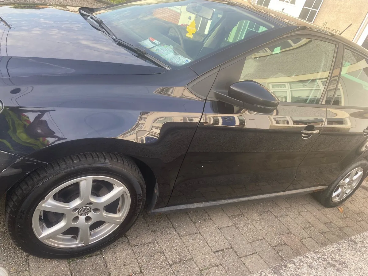 Volkswagen polo 2010 - Image 1