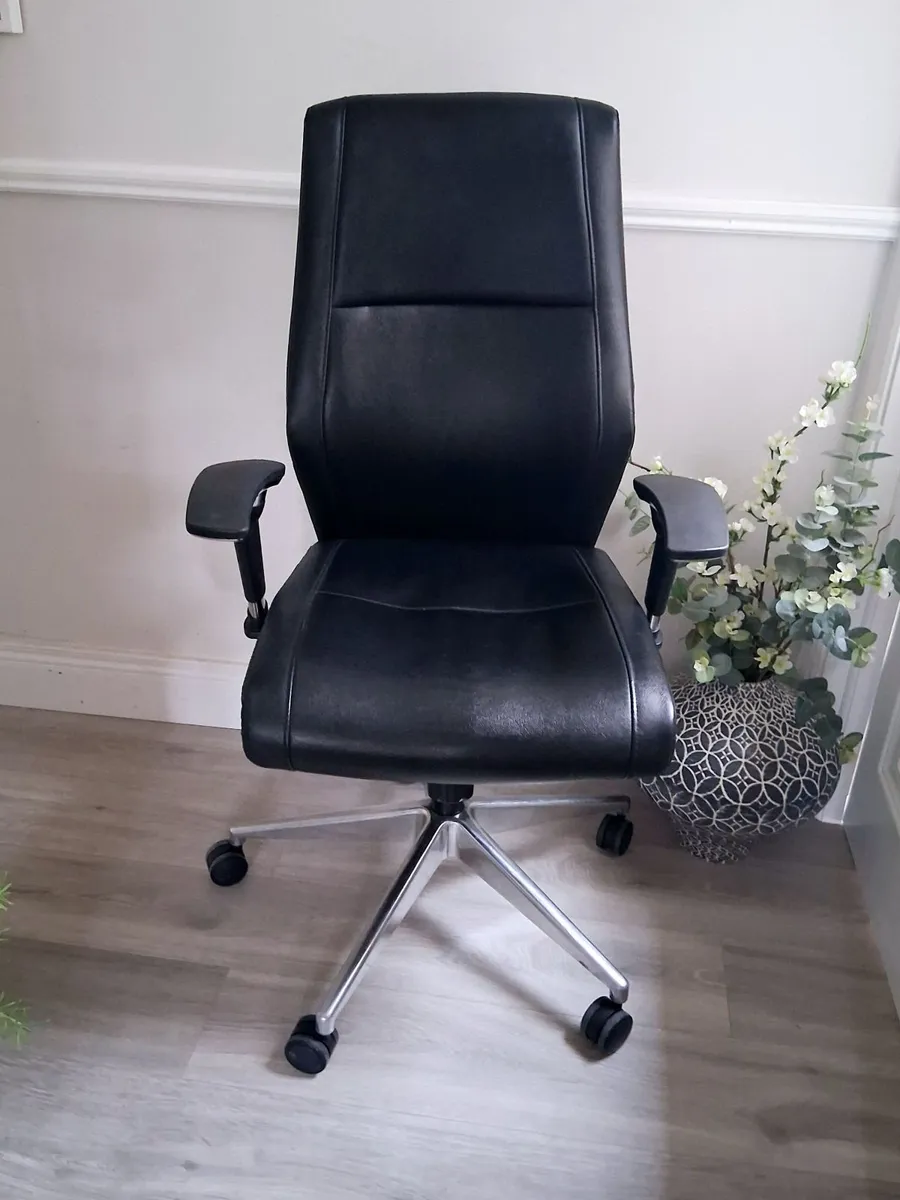 Black Leather Executive Chair - Image 1