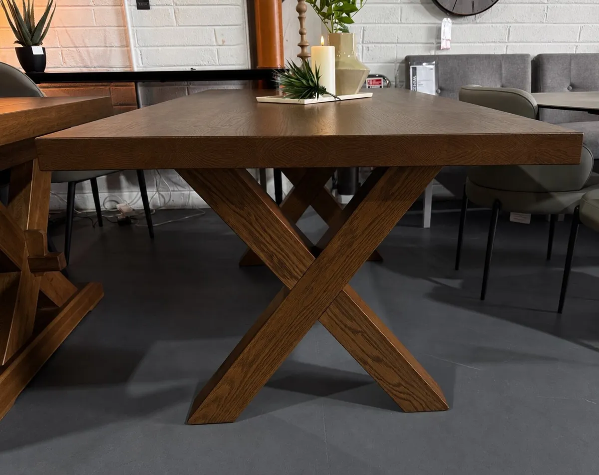 180cm Chestnut Oak Dining Table, Like New - Image 2