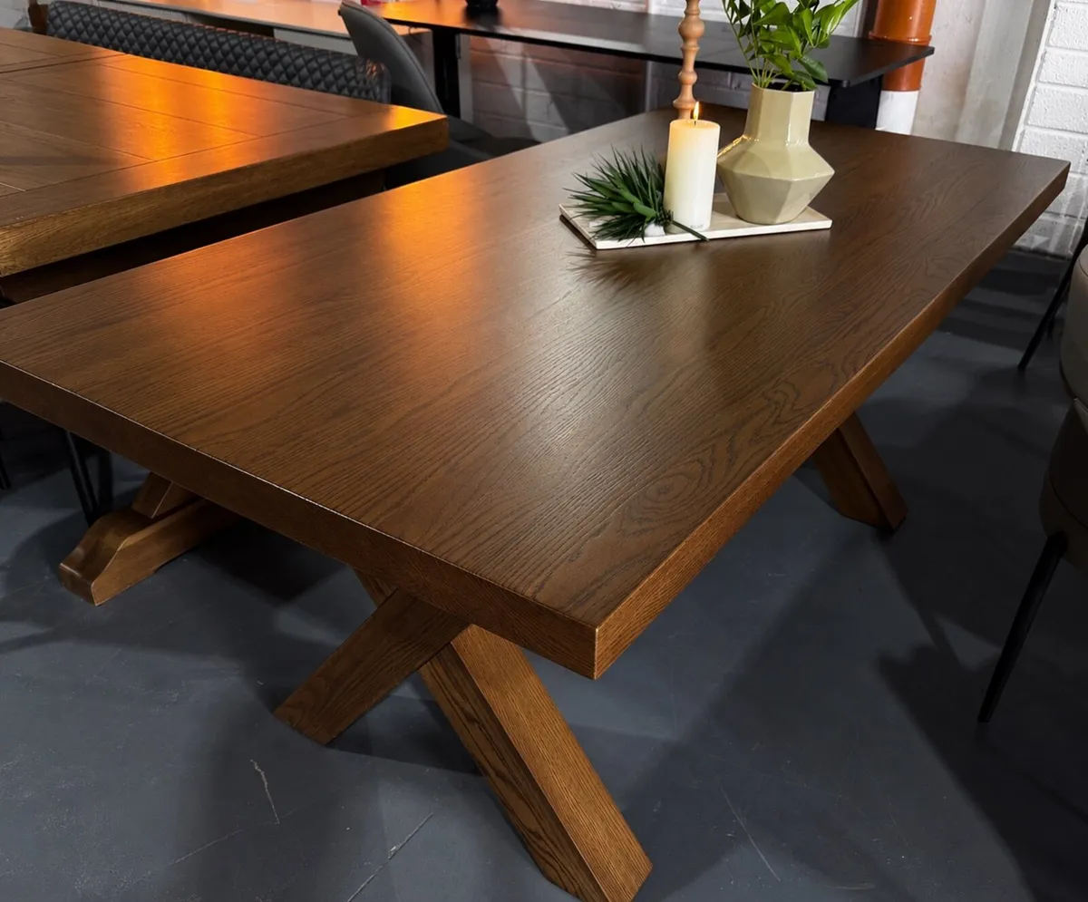 180cm Chestnut Oak Dining Table, Like New - Image 1