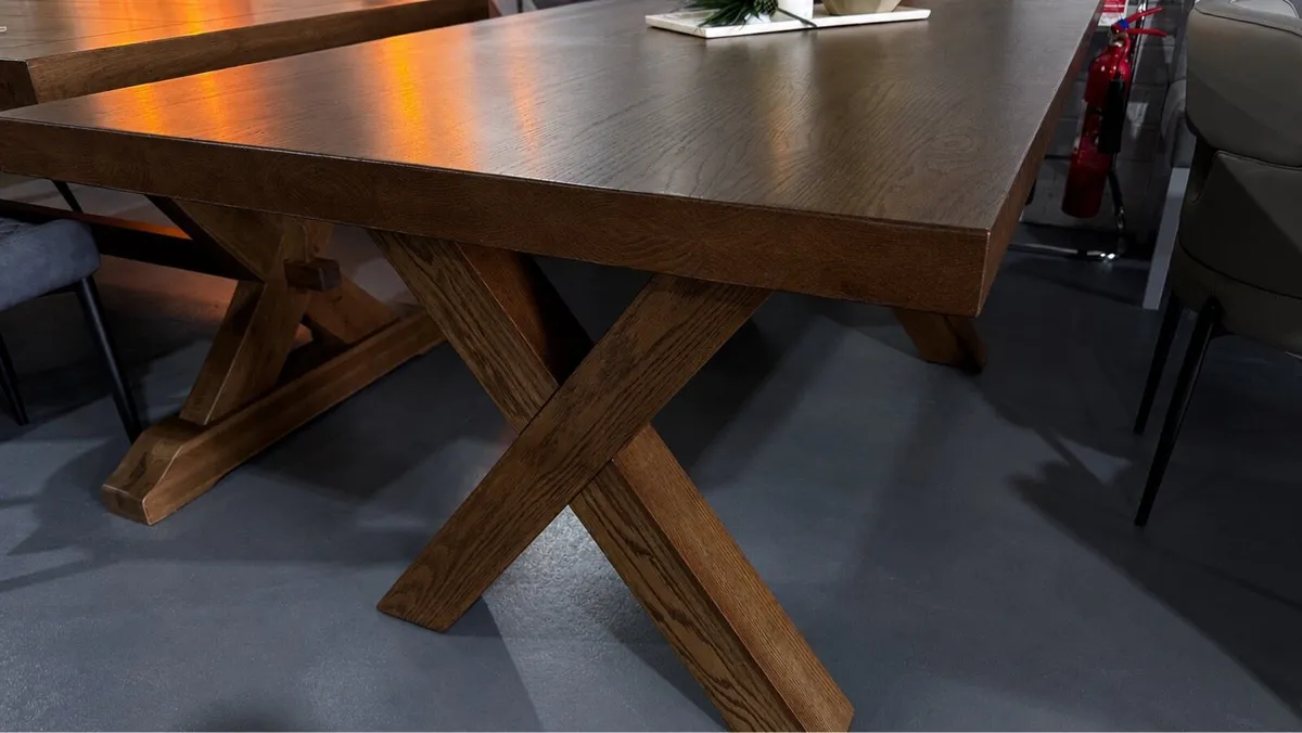 180cm Chestnut Oak Dining Table, Like New - Image 4