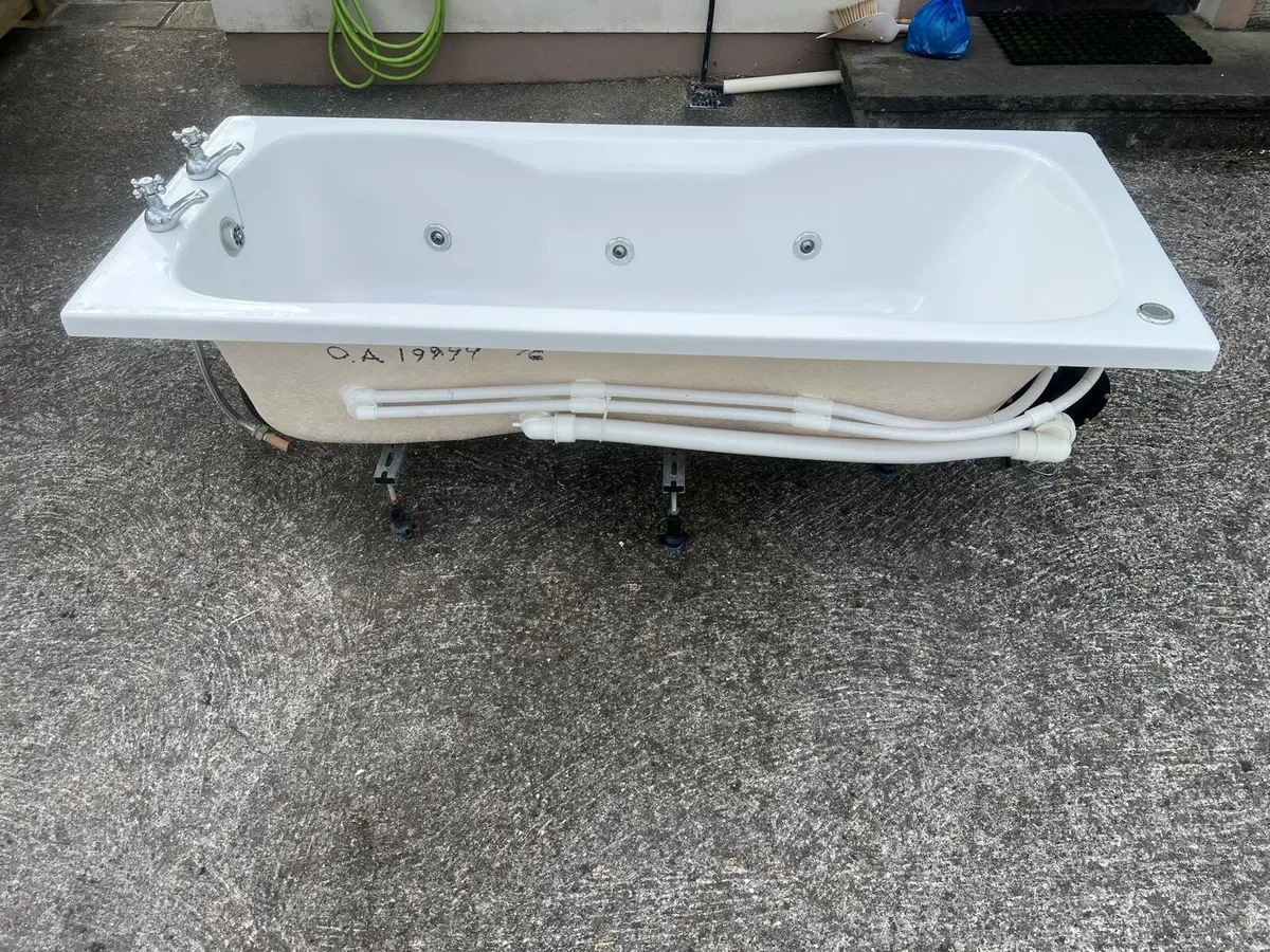 Jacuzzi Bath - Image 2