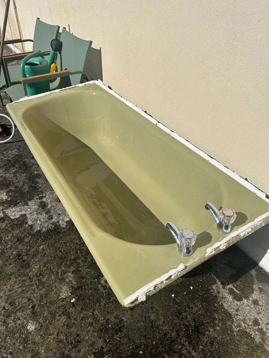 Vintage Avocado Cast Iron Bath - Image 1
