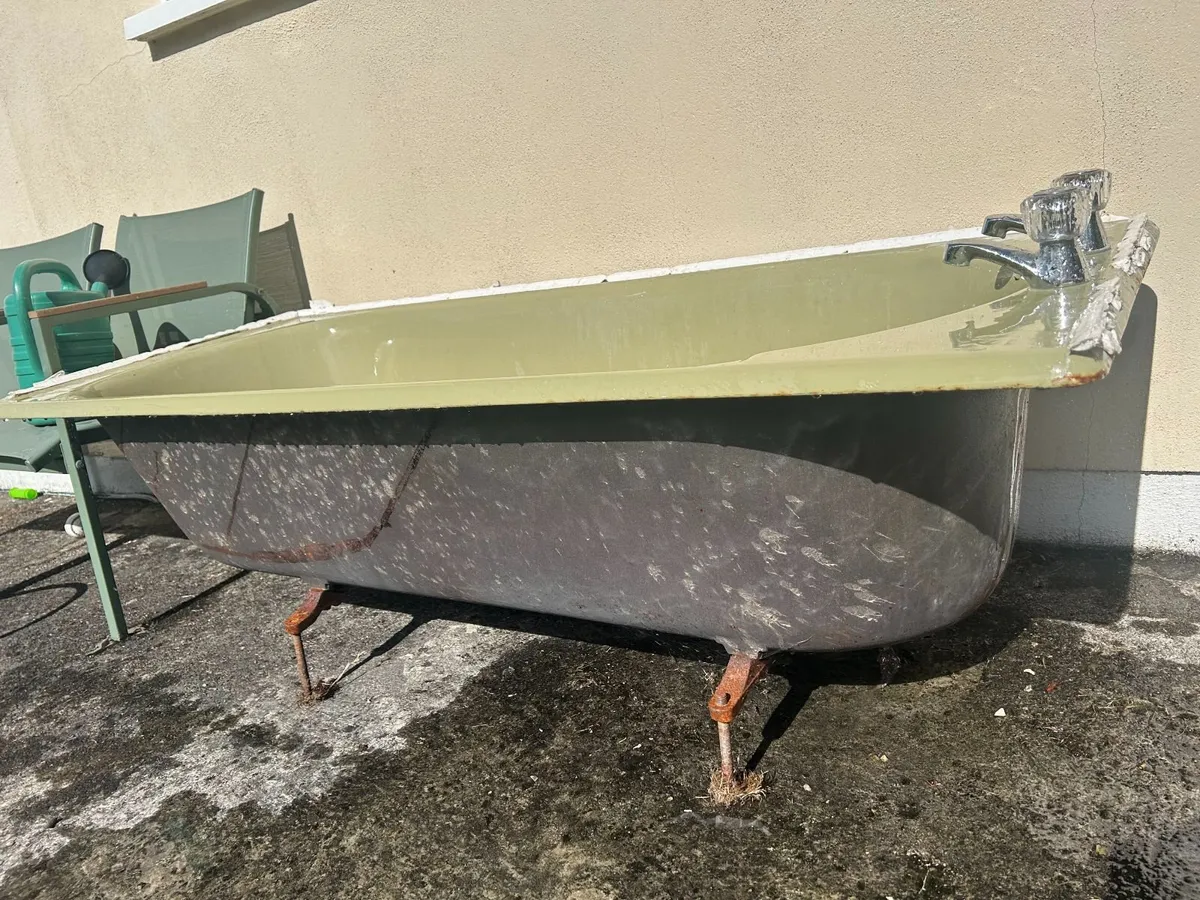Vintage Avocado Cast Iron Bath - Image 3