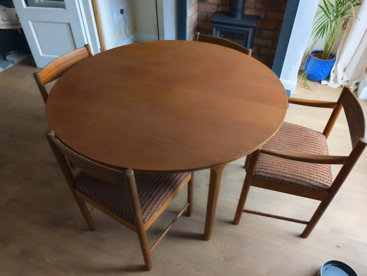 Mid-century Circular Extendable Dining Table - Image 1