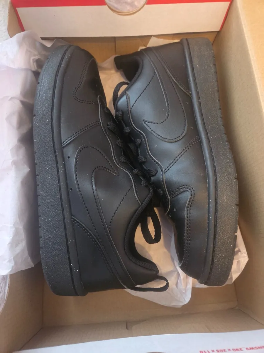 Nike runners 4.5 size - Image 1