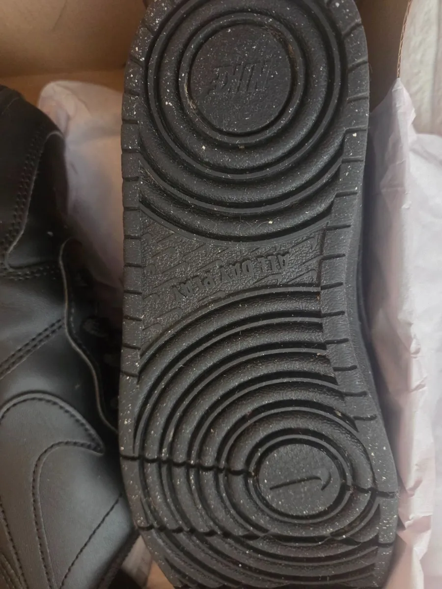 Nike runners 4.5 size - Image 3