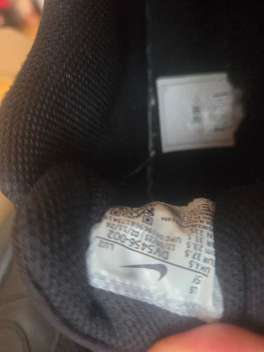 Nike runners 4.5 size - Image 2