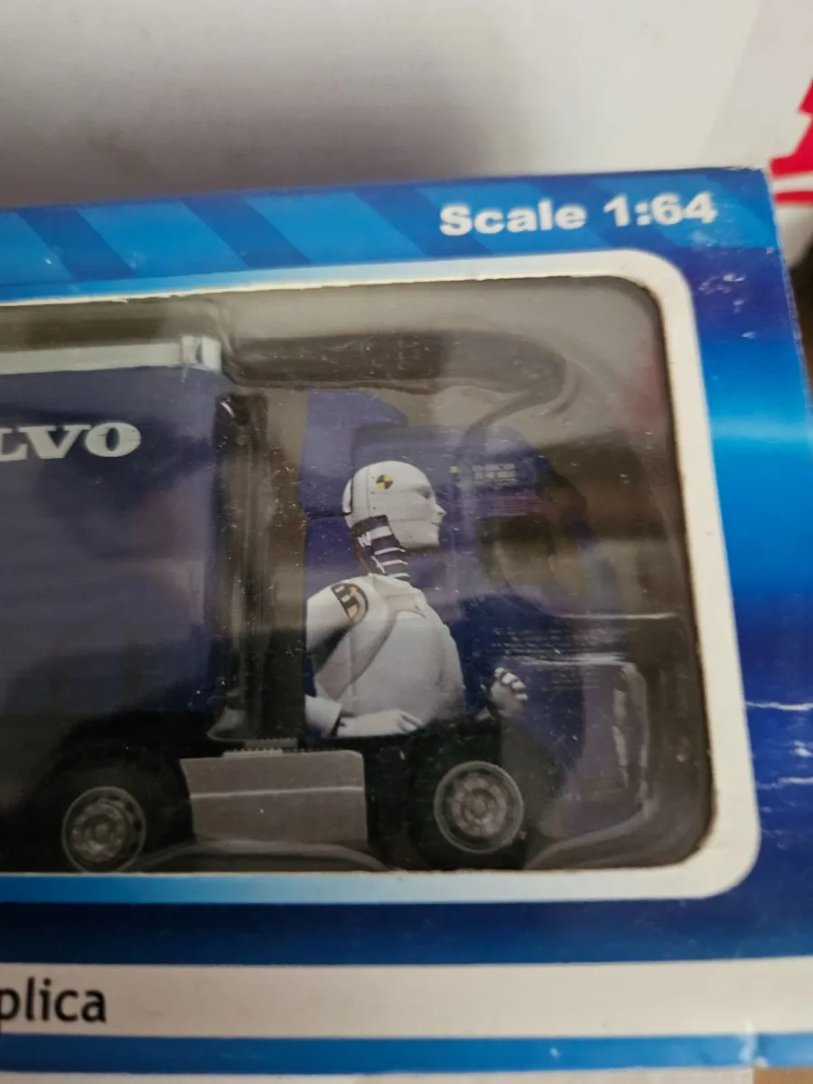 Corgi Saico Volvo Tractor Unit and Trailer - Image 2