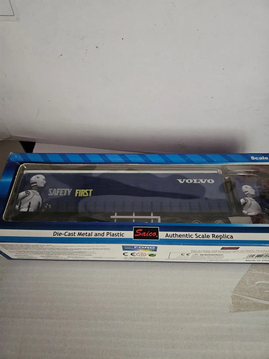 Corgi Saico Volvo Tractor Unit and Trailer - Image 3