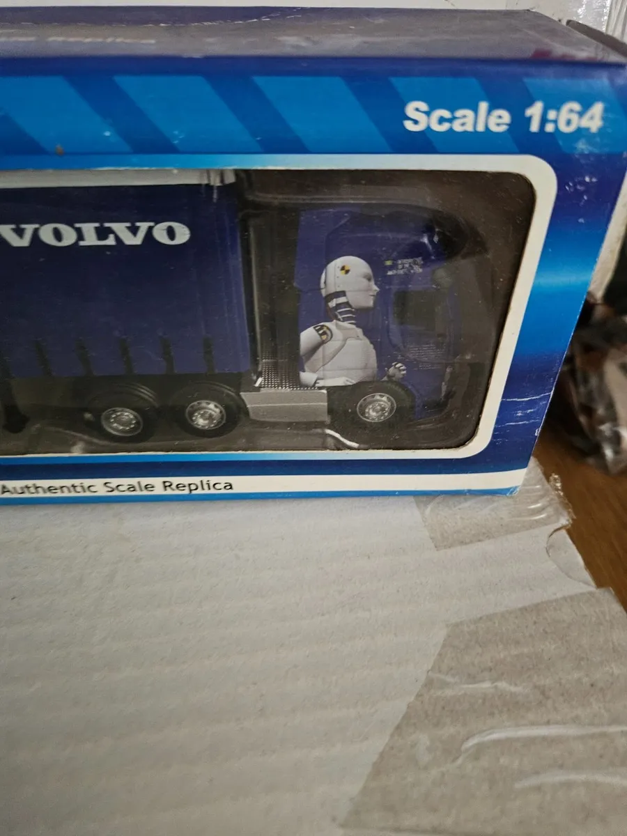 Corgi Saico Volvo Tractor Unit and Trailer - Image 4