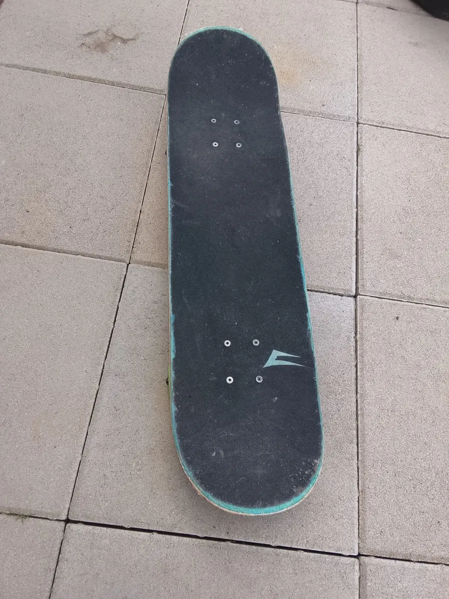 Skateboard - Image 2
