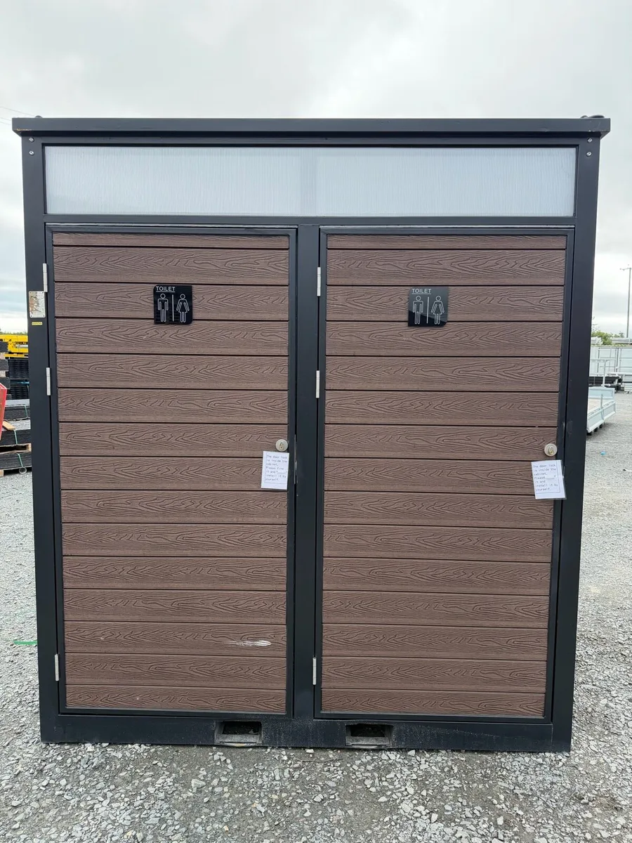 double toilet unit - Image 1