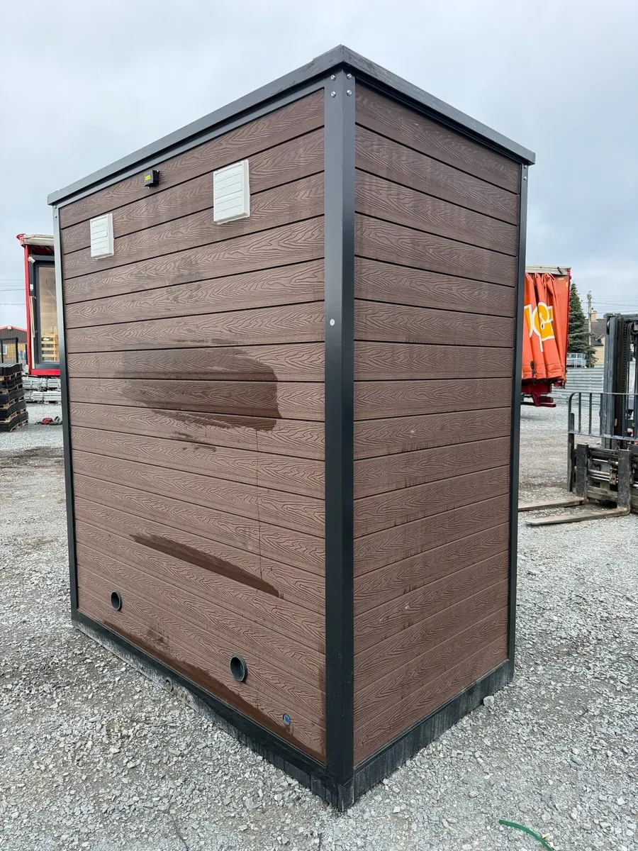 double toilet unit - Image 3
