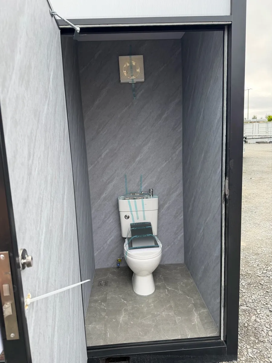 double toilet unit - Image 4
