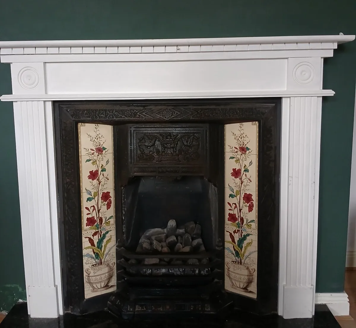 Victorian style Cast Iron fireplace &wood Surround - Image 1