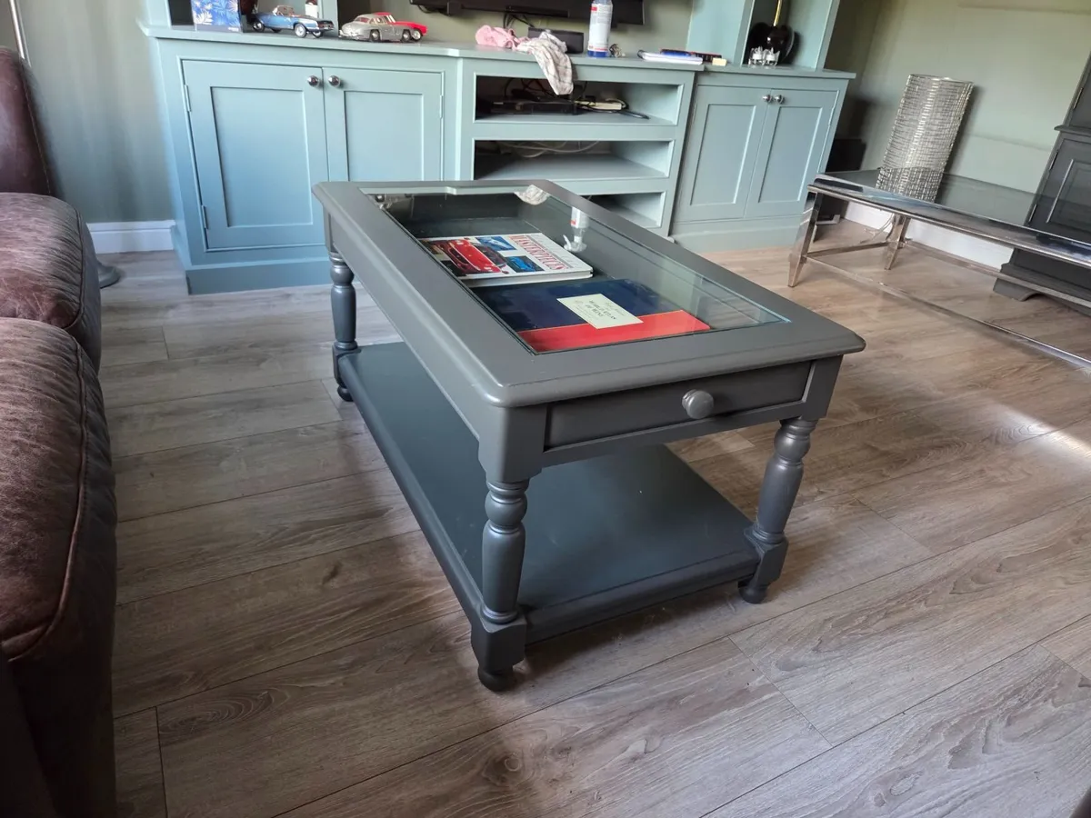 Coffee Table with display drawer - Image 2