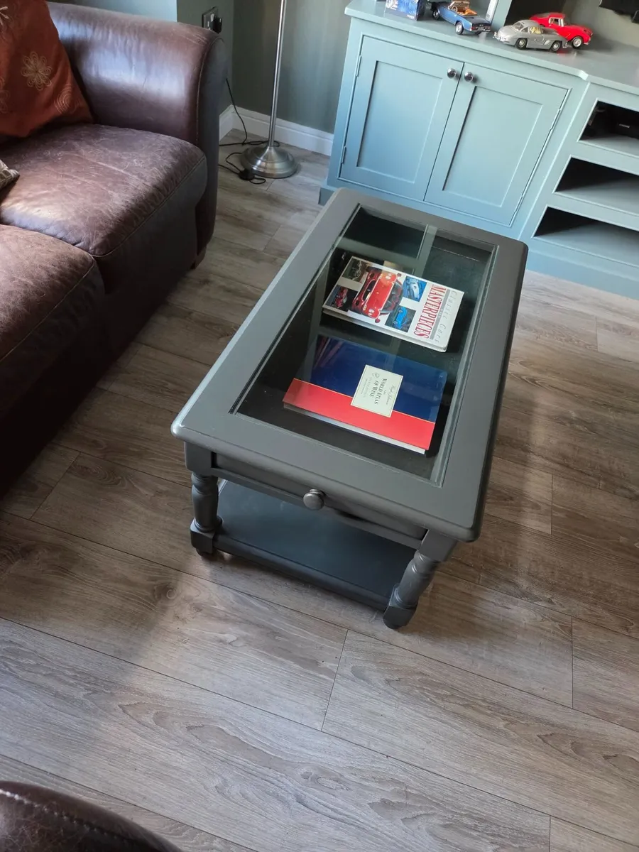 Coffee Table with display drawer - Image 3