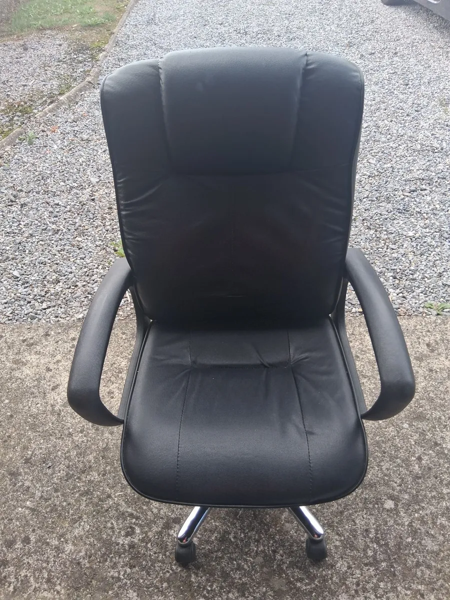 Office chair - Image 1