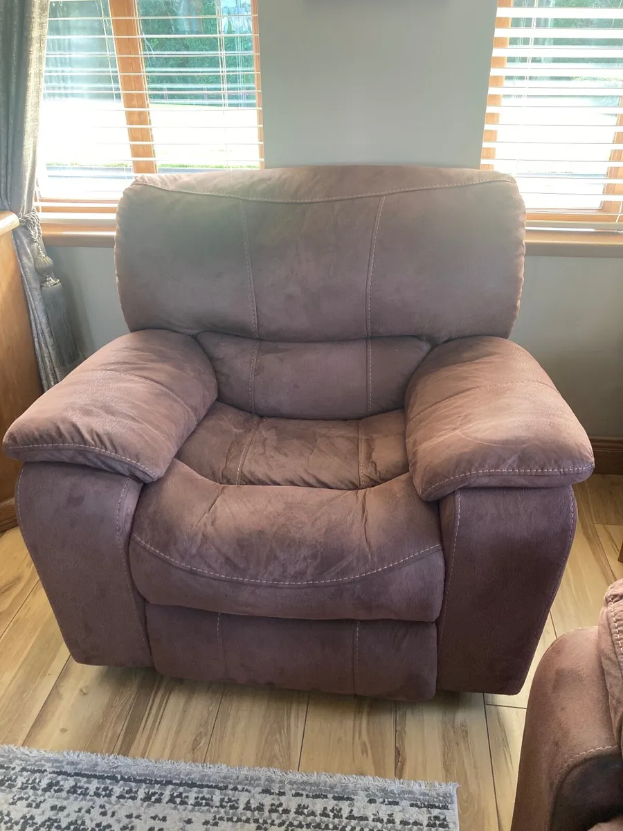 3 seater sofa & 2 armchairs - Image 2
