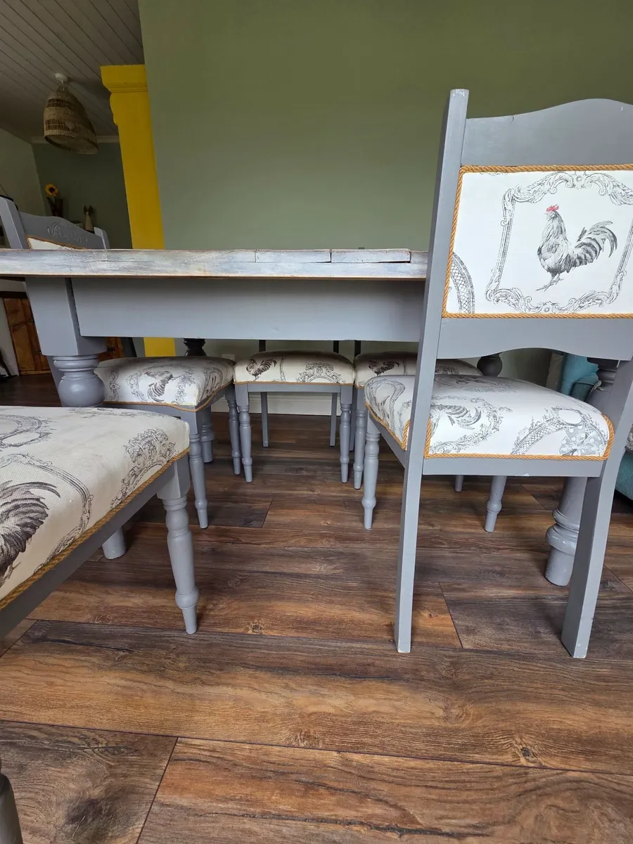 table and chairs - Image 1