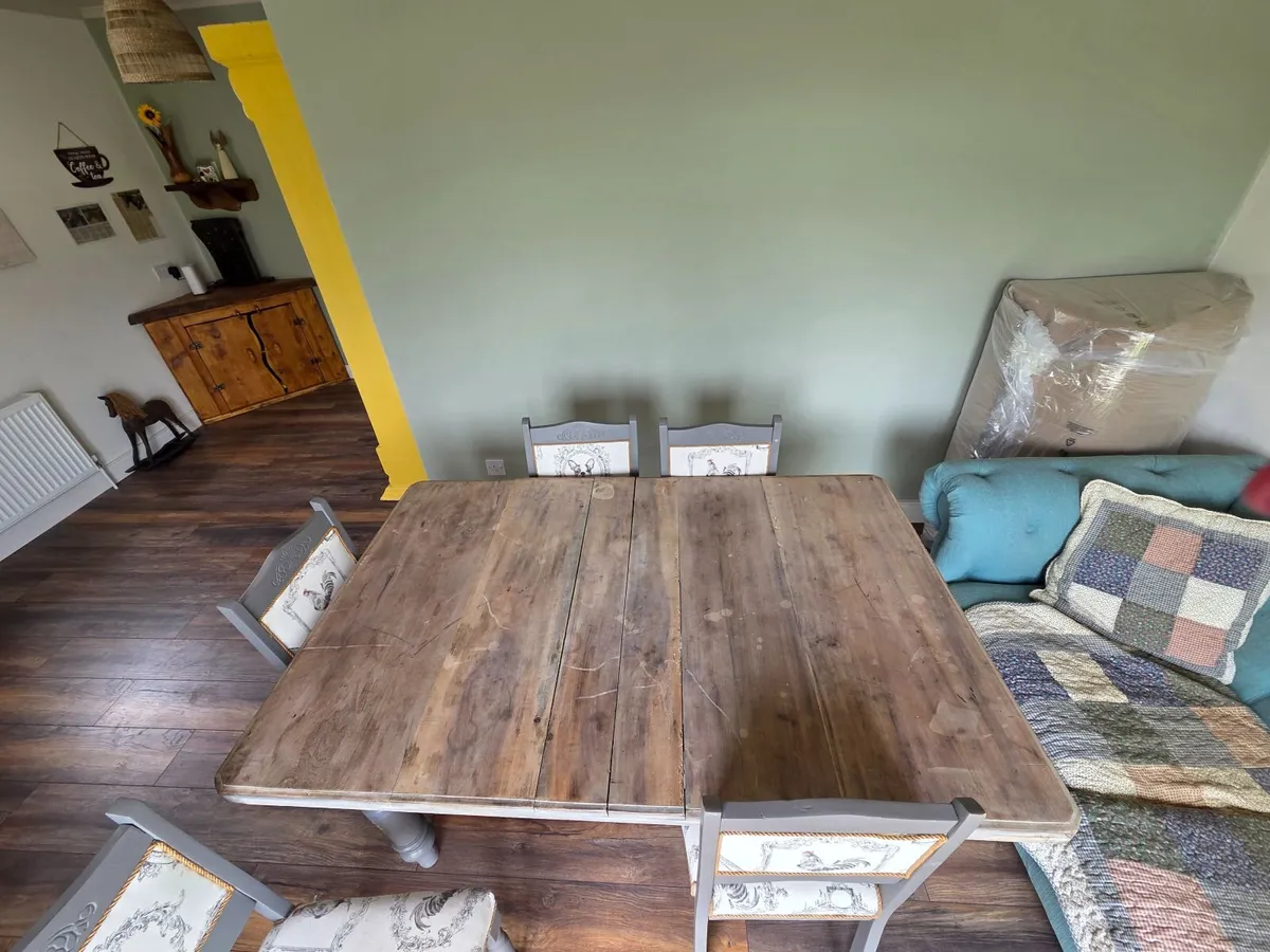 table and chairs - Image 2
