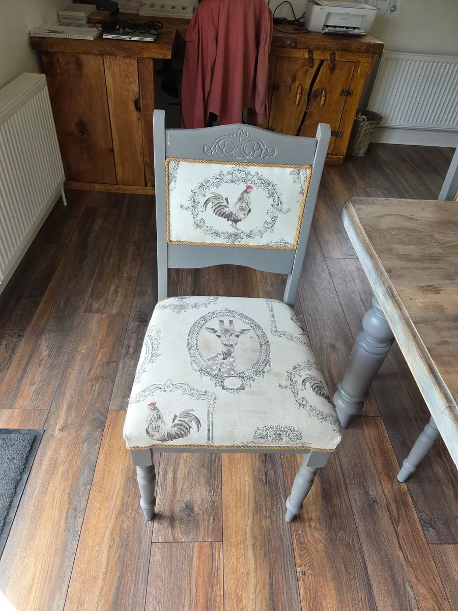 table and chairs - Image 4