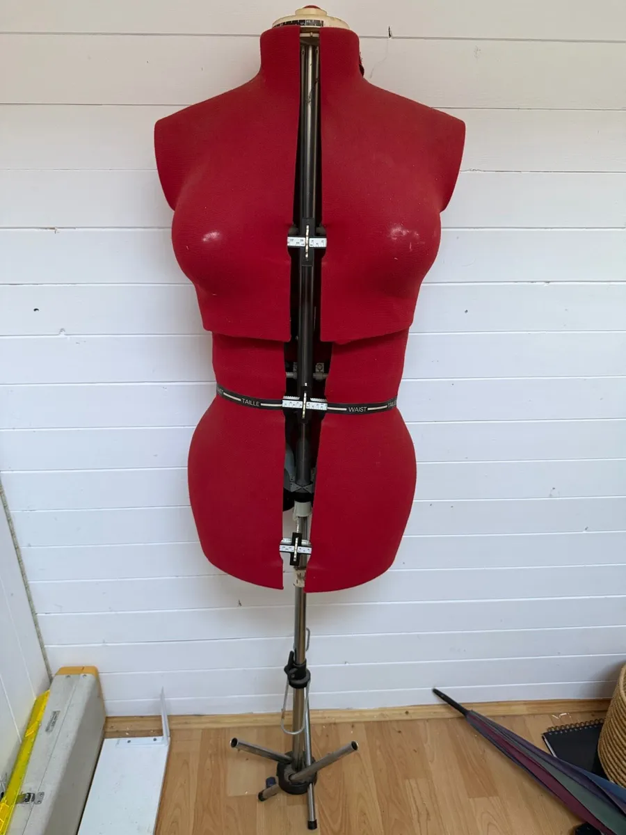 Mannequin - Image 1