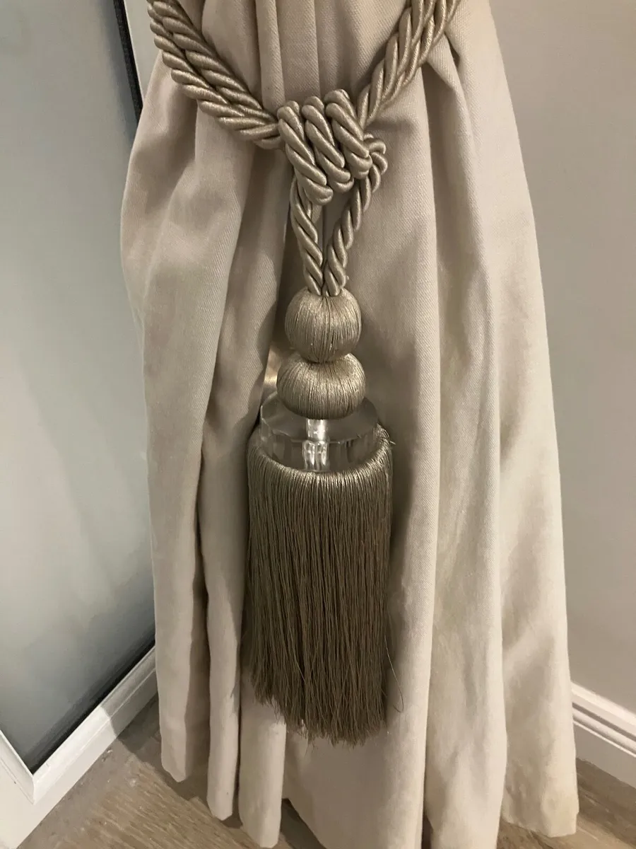 Curtain - Image 3