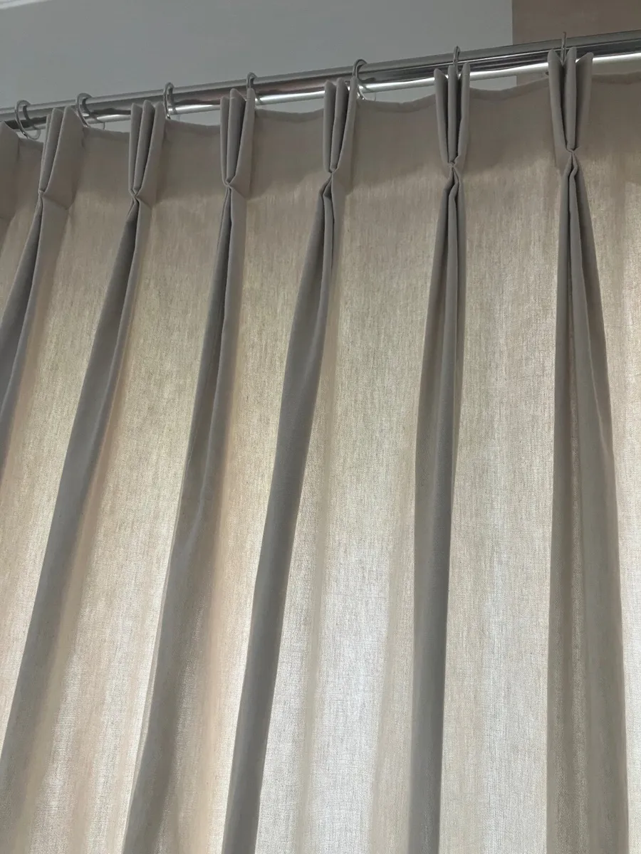 Curtain - Image 1