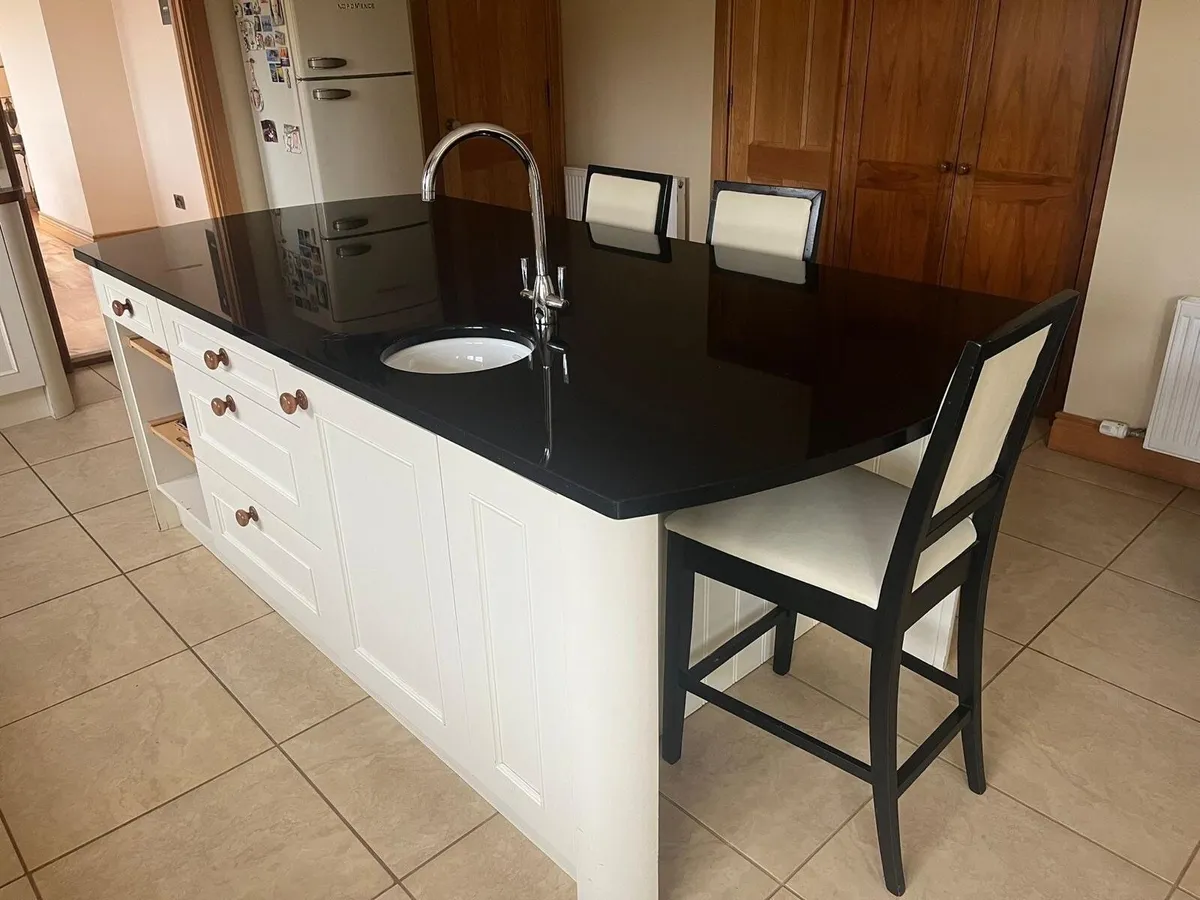 Kitchen sink + counter top - Image 1