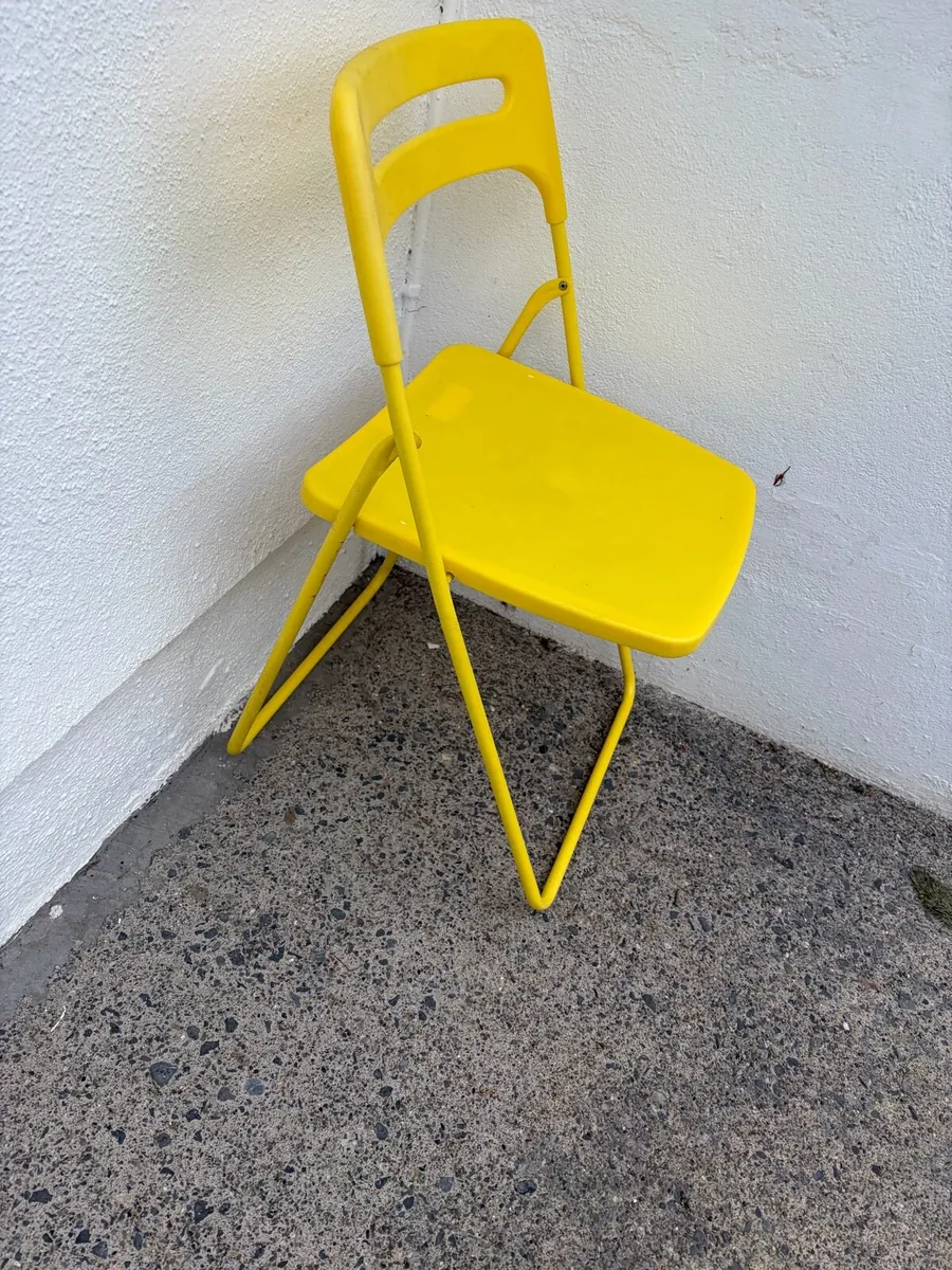 foldable yellow chair - Image 1