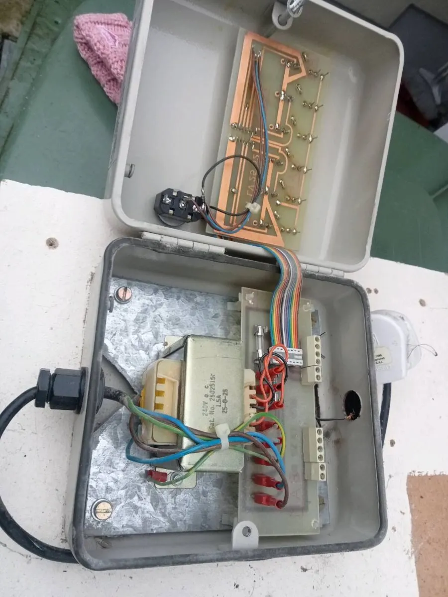 Two old electric switch boxes - Image 2