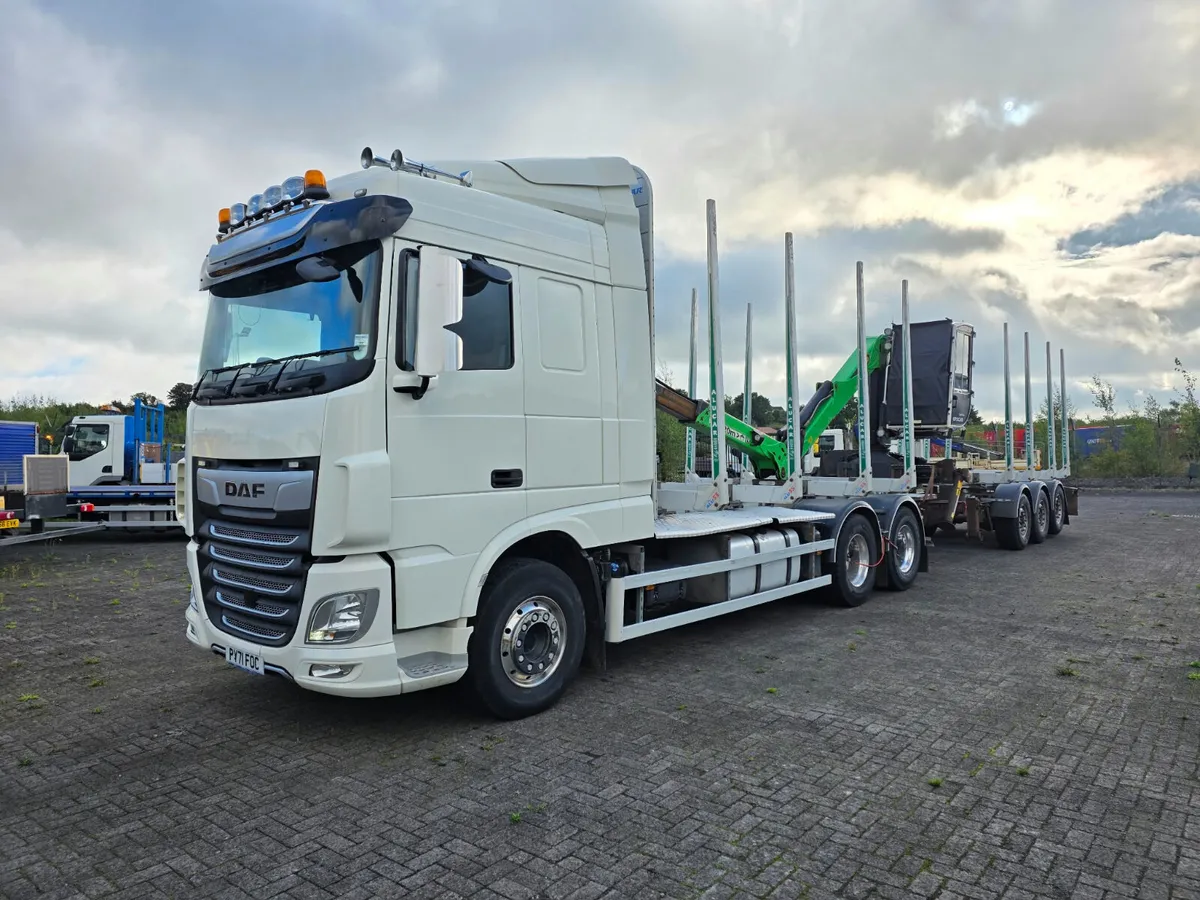 2022 DAF XF 530 6X2 twin wheel rear lift log truck - Image 3