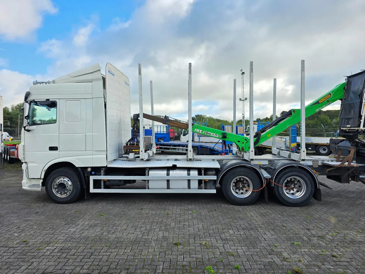 2022 DAF XF 530 6X2 twin wheel rear lift log truck - Image 4