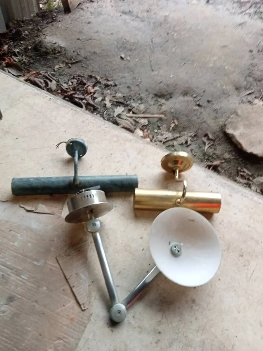 Selection of old light fixtures - Image 3